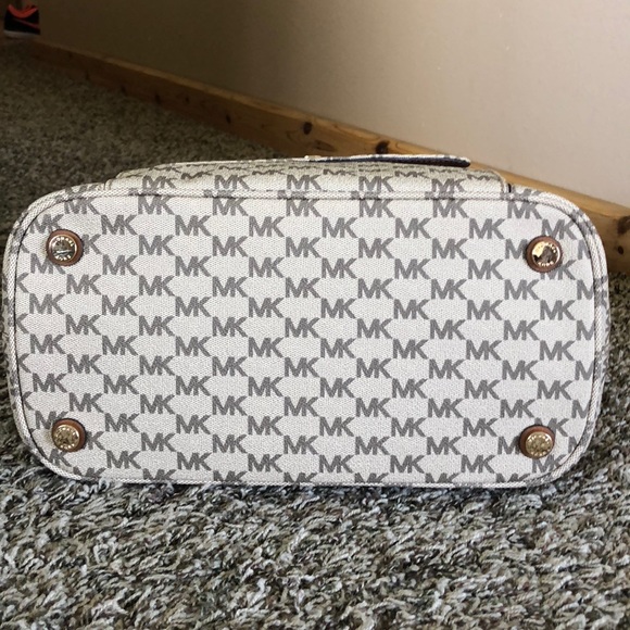 🔥SALE 🔥Michael Kors Jet Set Item Tote/purse - Picture 5 of 8